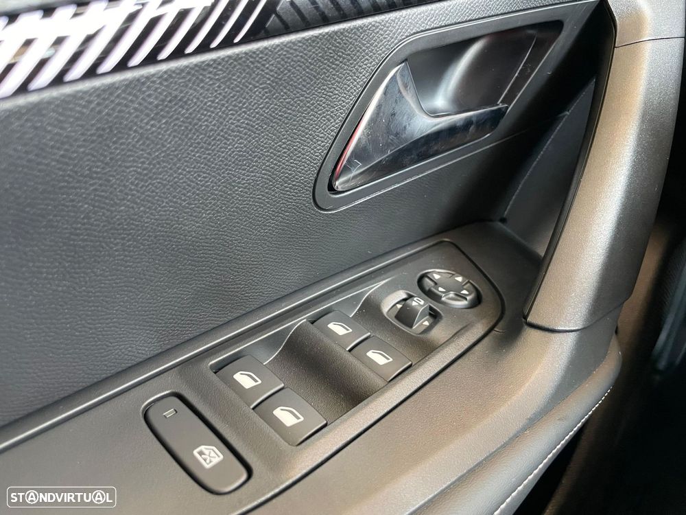Peugeot 2008 1.2 PureTech Allure Pack - 16