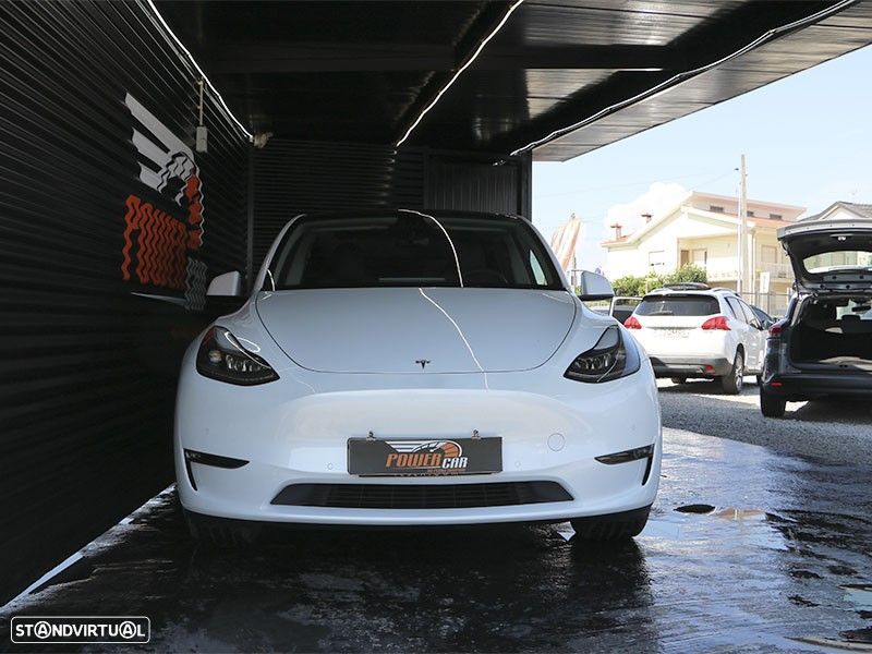 Tesla Model Y - 4