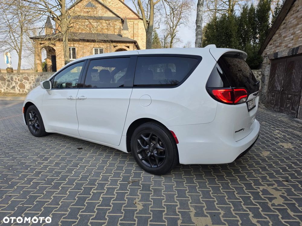 Chrysler Pacifica - 12