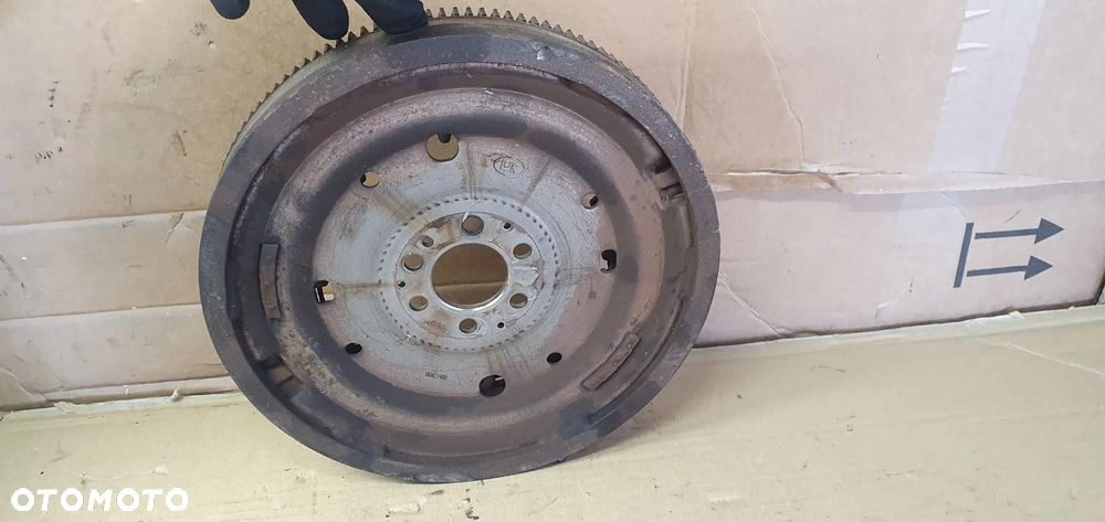 Koło zamachowe VW Caddy III Lift 1.6 TDI 03L105266DA - 3