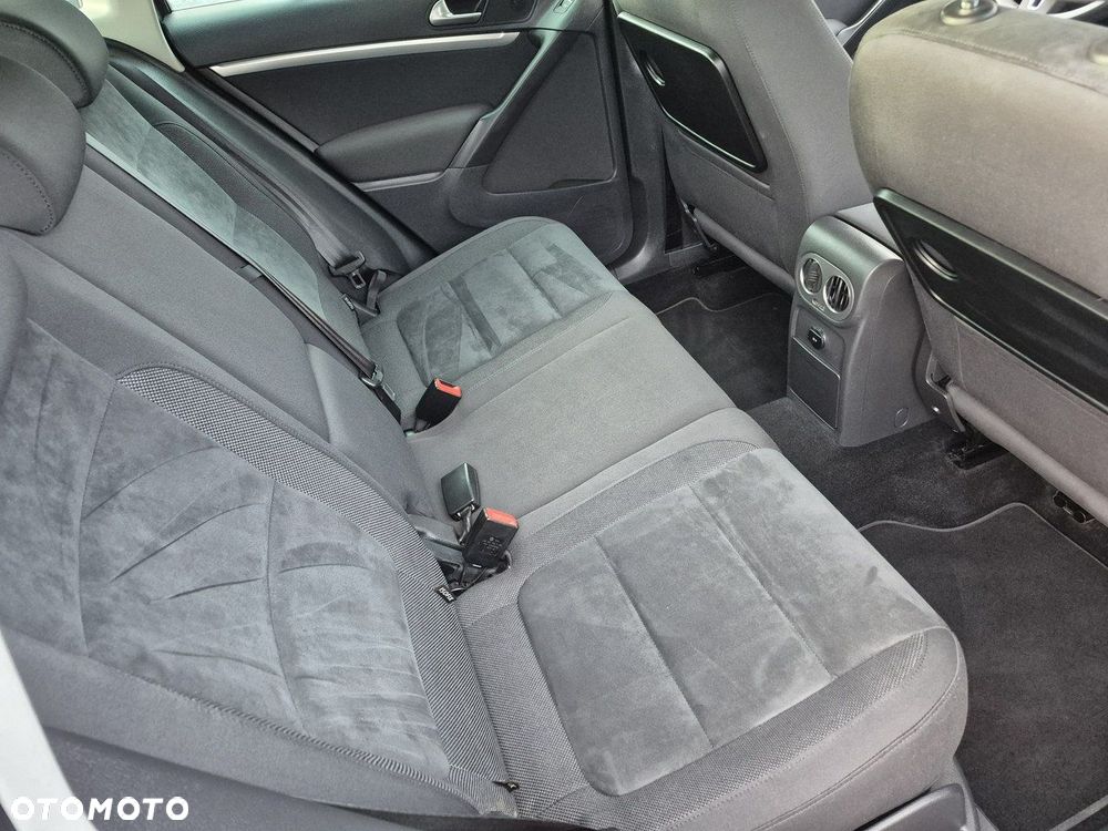 Volkswagen Tiguan - 11