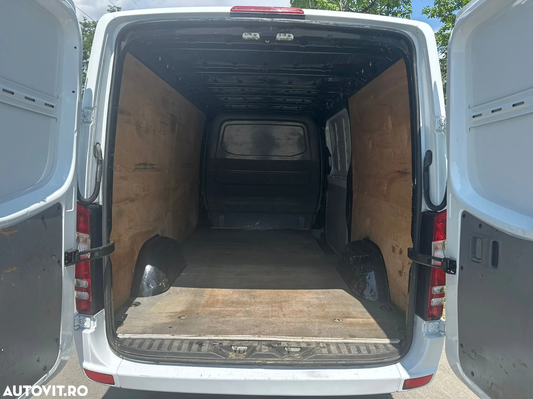 Mercedes-Benz Sprinter - 11