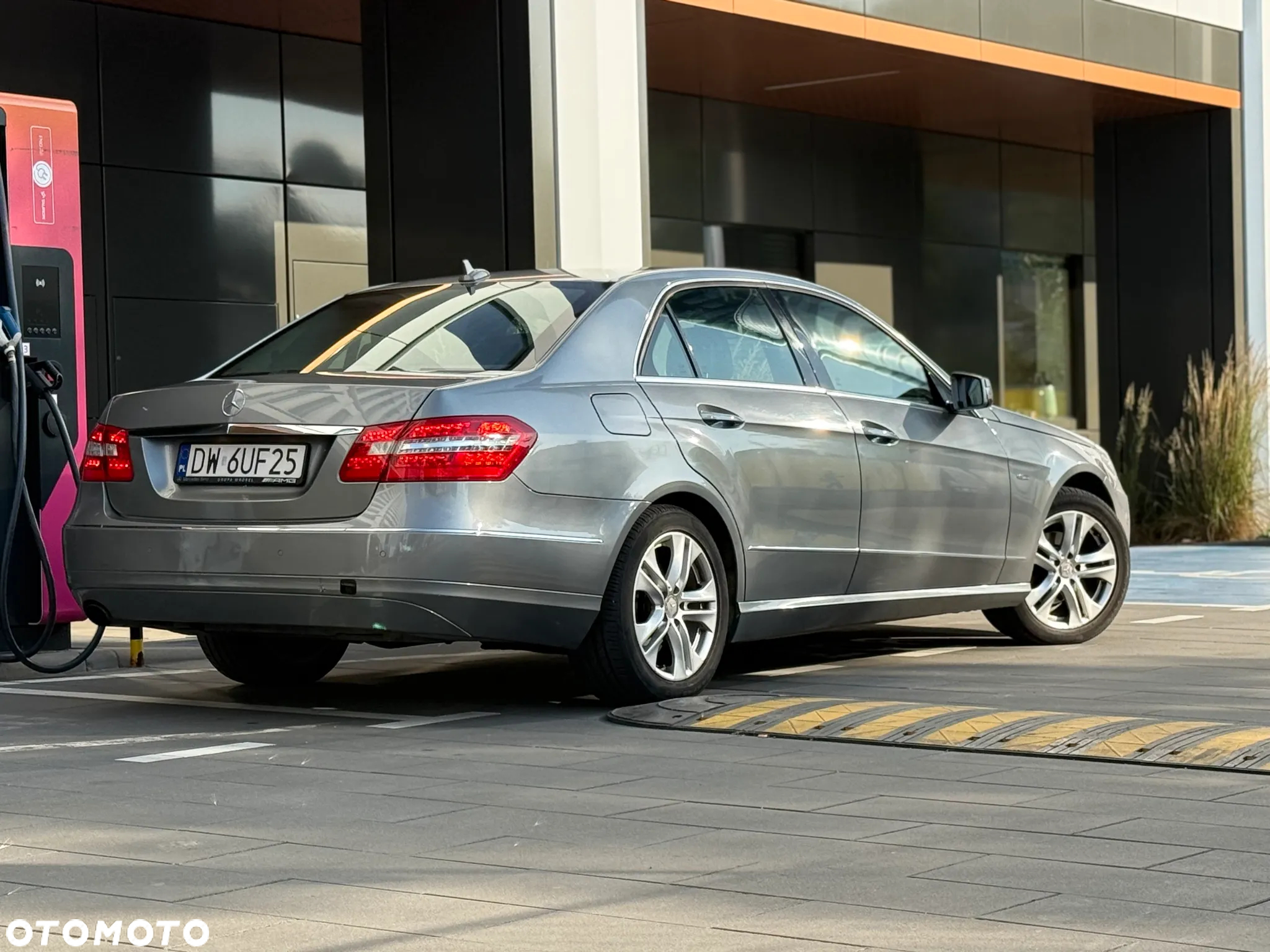 Mercedes-Benz Klasa E 200 CGI BlueEFFICIENCY Automatik Avantgarde - 8
