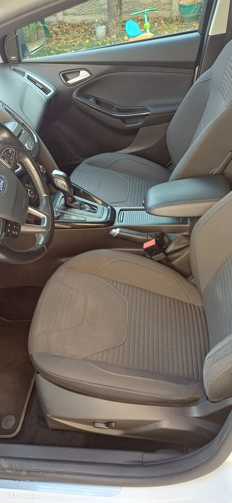 Ford Focus 2.0 TDCI Powershift Titanium - 5