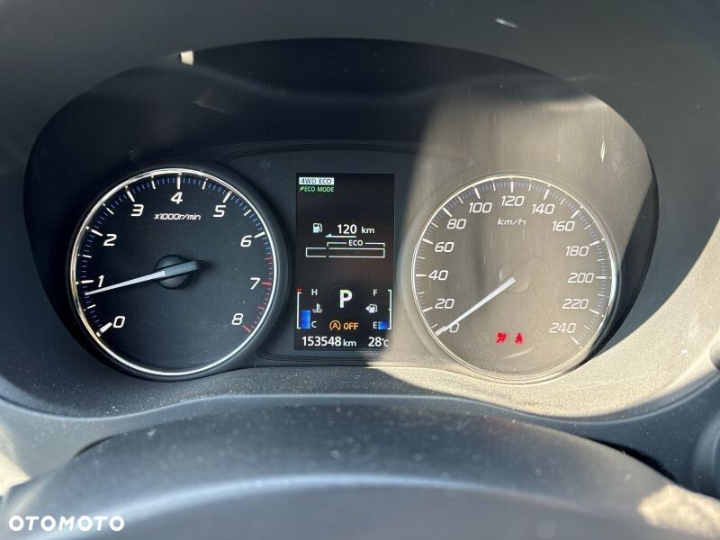 Mitsubishi Outlander 2.0 Instyle + 4WD CVT - 35