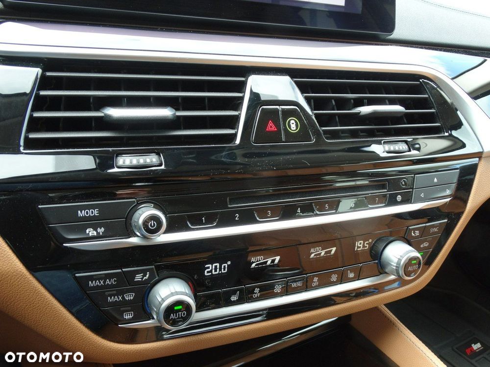 BMW Seria 5 520d Luxury Line - 23