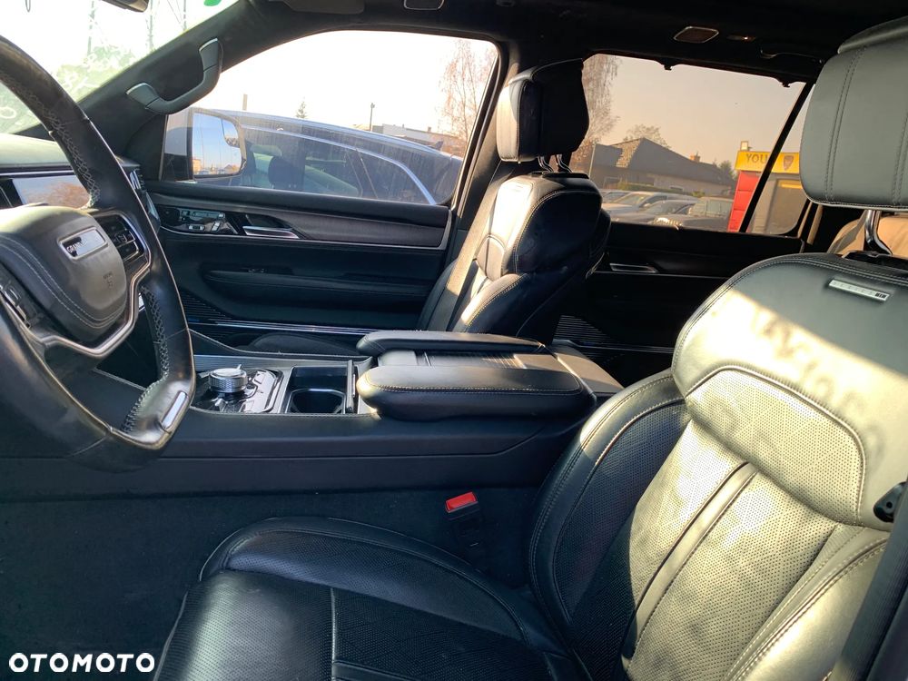 Jeep Grand Wagoneer - 10