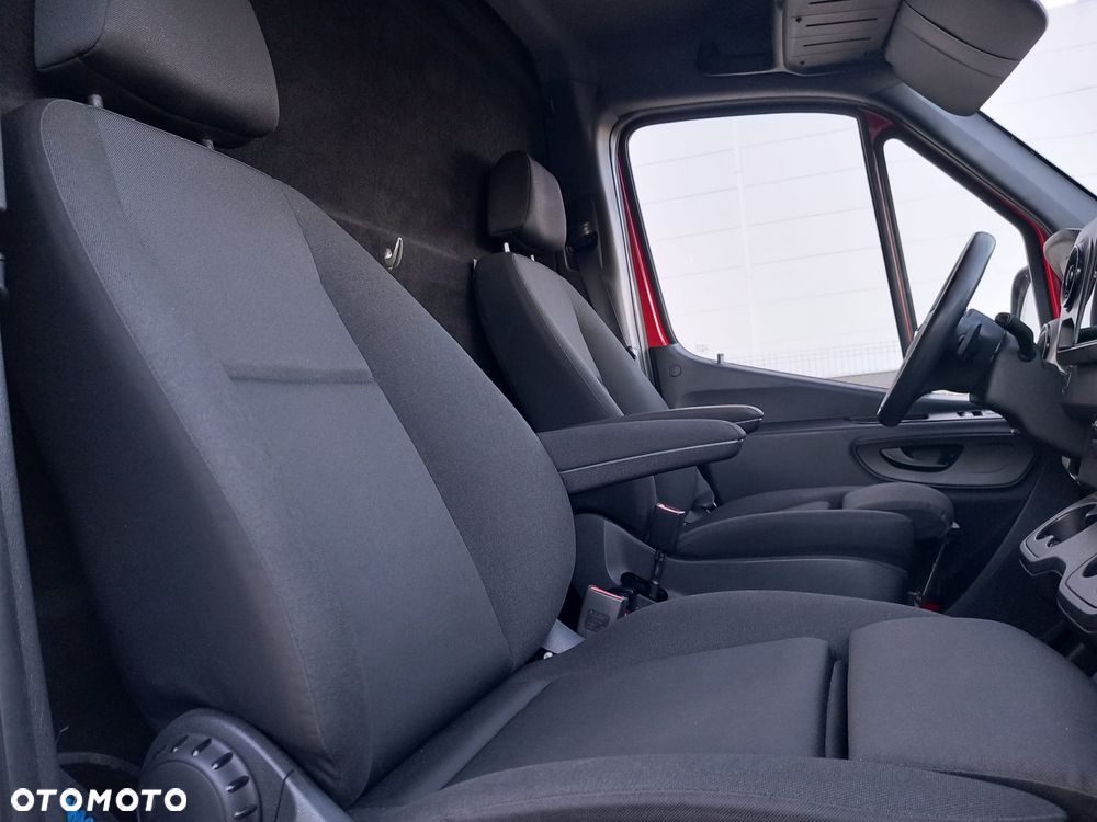 Mercedes-Benz Sprinter - 12