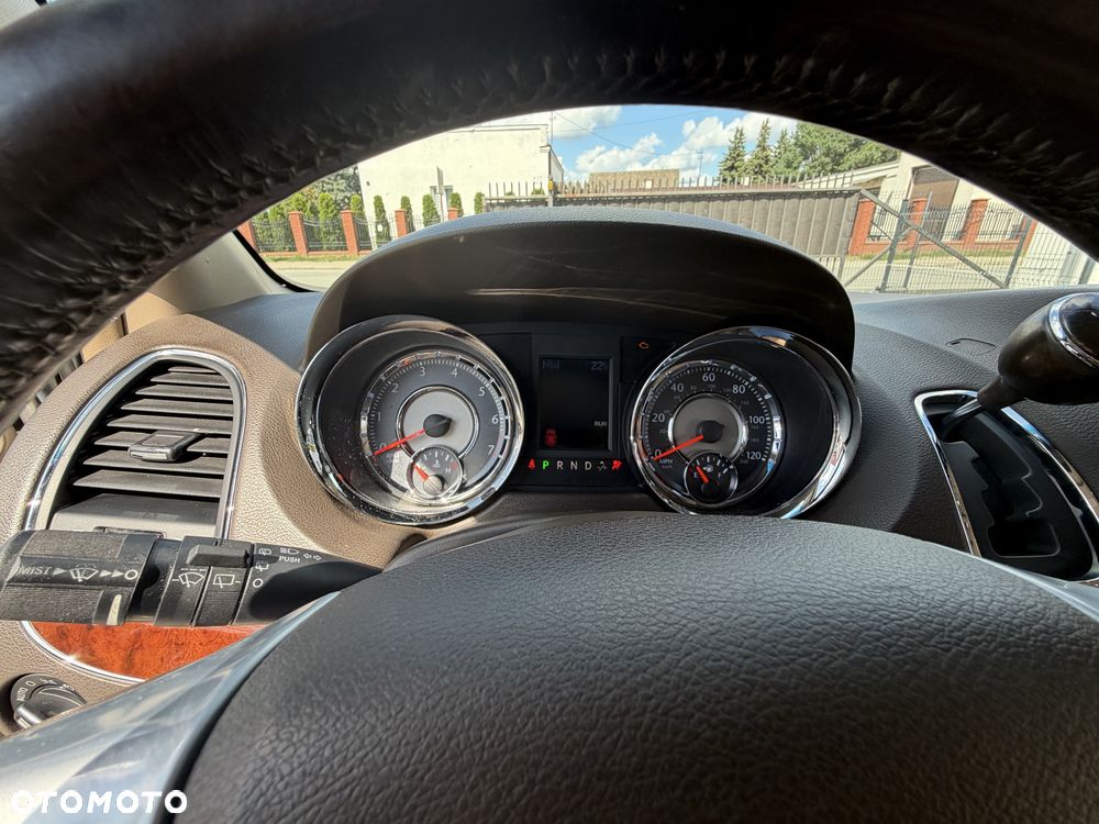 Chrysler Town & Country - 6