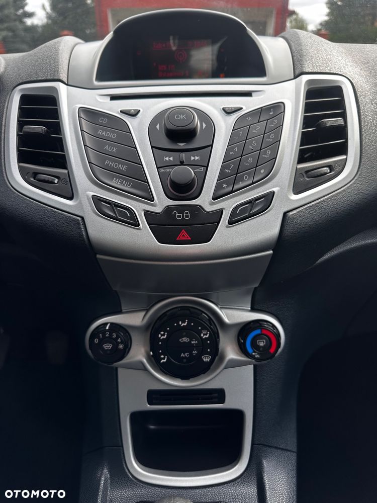 Ford Fiesta 1.4 Champions Edition - 25