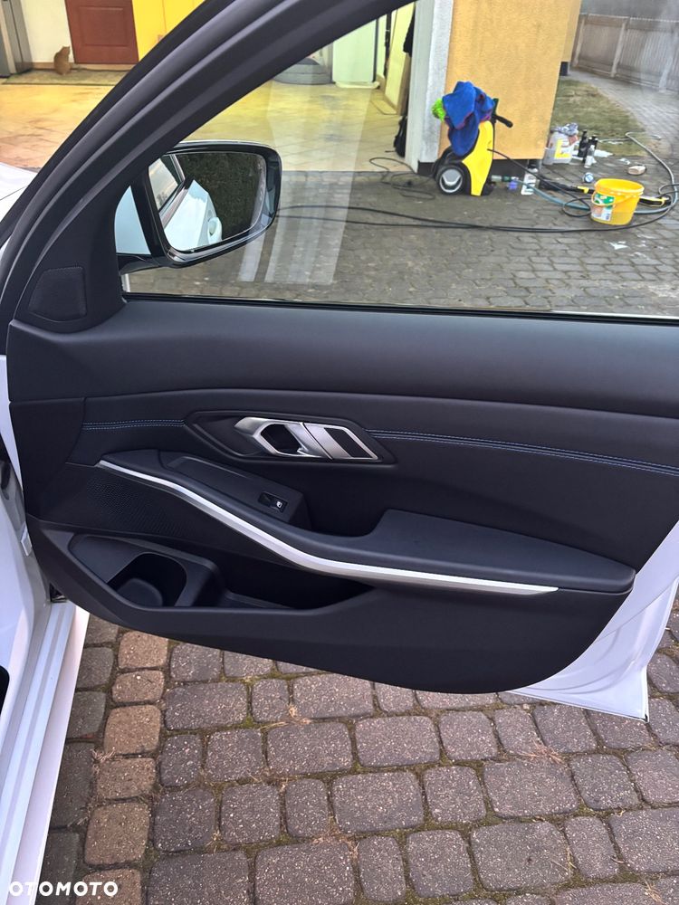 BMW Seria 3 330i xDrive - 19