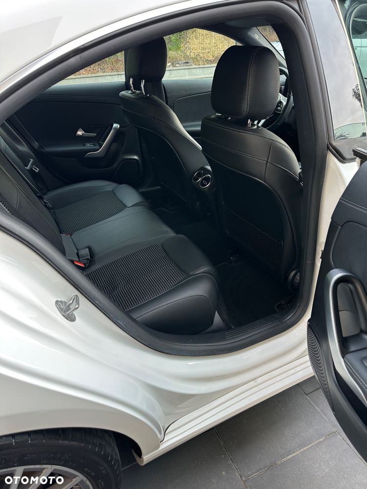 Mercedes-Benz CLA - 25