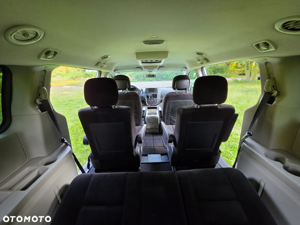 Dodge Grand Caravan - 25