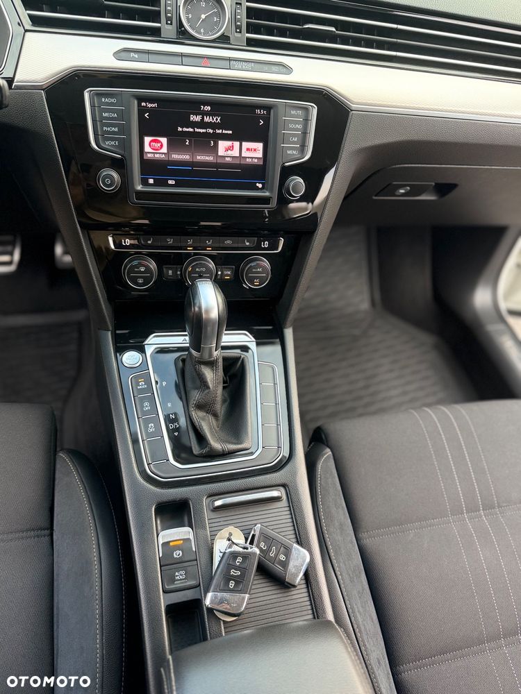 Volkswagen Passat - 21