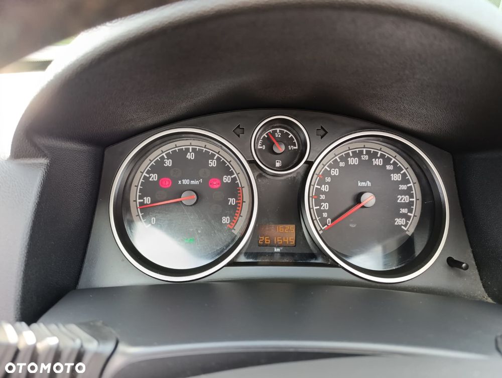 Opel Astra 2.0 T Cosmo - 14