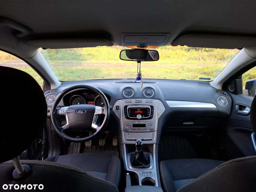 Ford Mondeo 2.0 Ambiente - 23