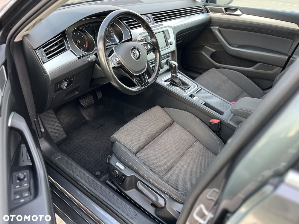 Volkswagen Passat - 21