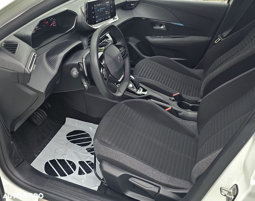 Peugeot 208 PureTech 100 EAT8 Active - 11