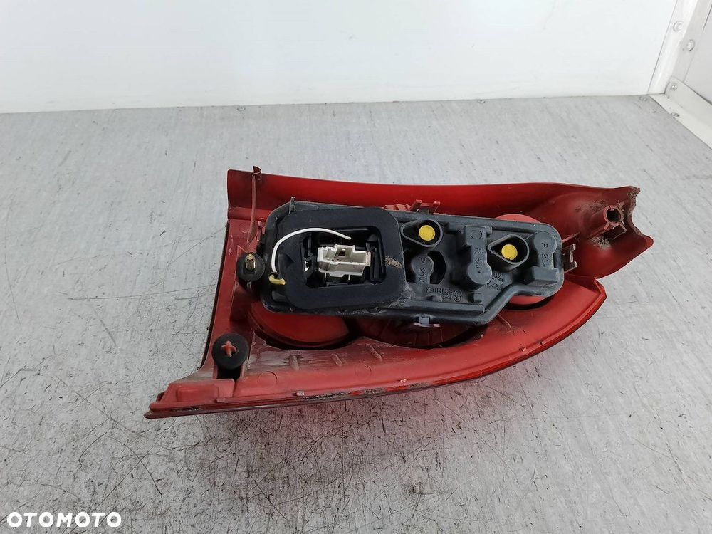 LAMPA TYLNA LEWA PEUGEOT 307 SW FL 557686 KOMBI - 4