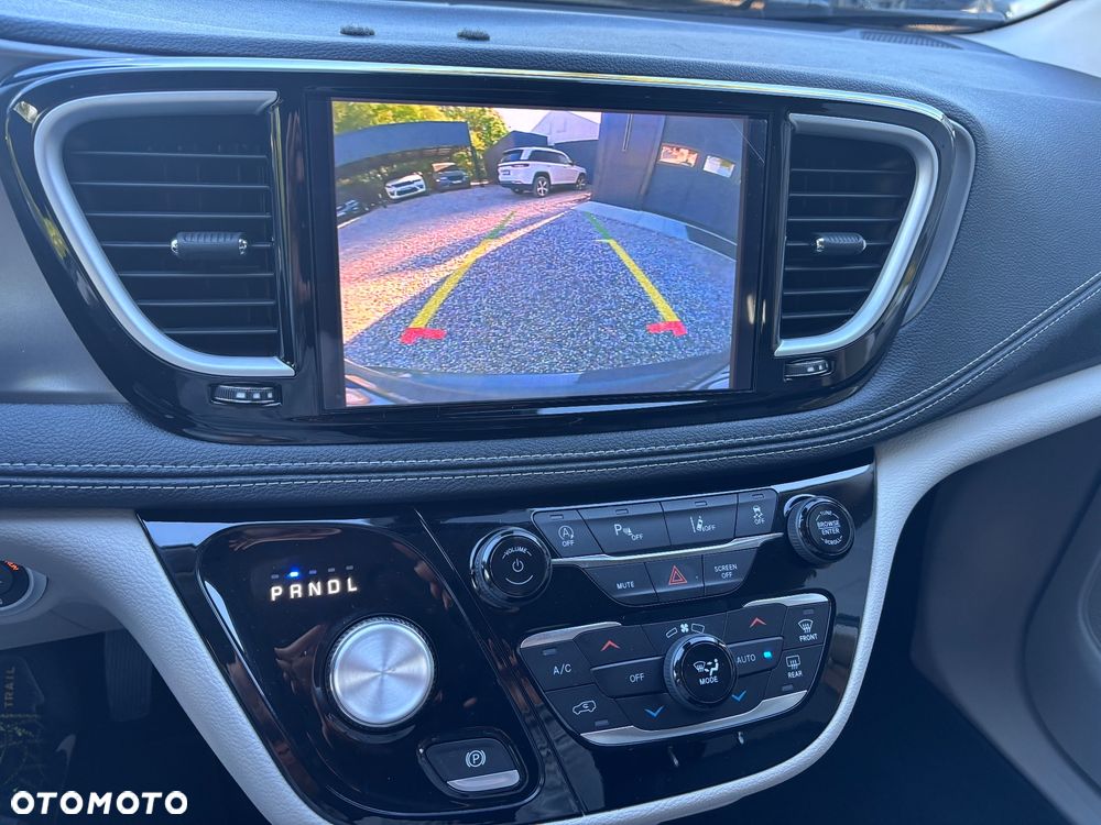 Chrysler Pacifica - 28