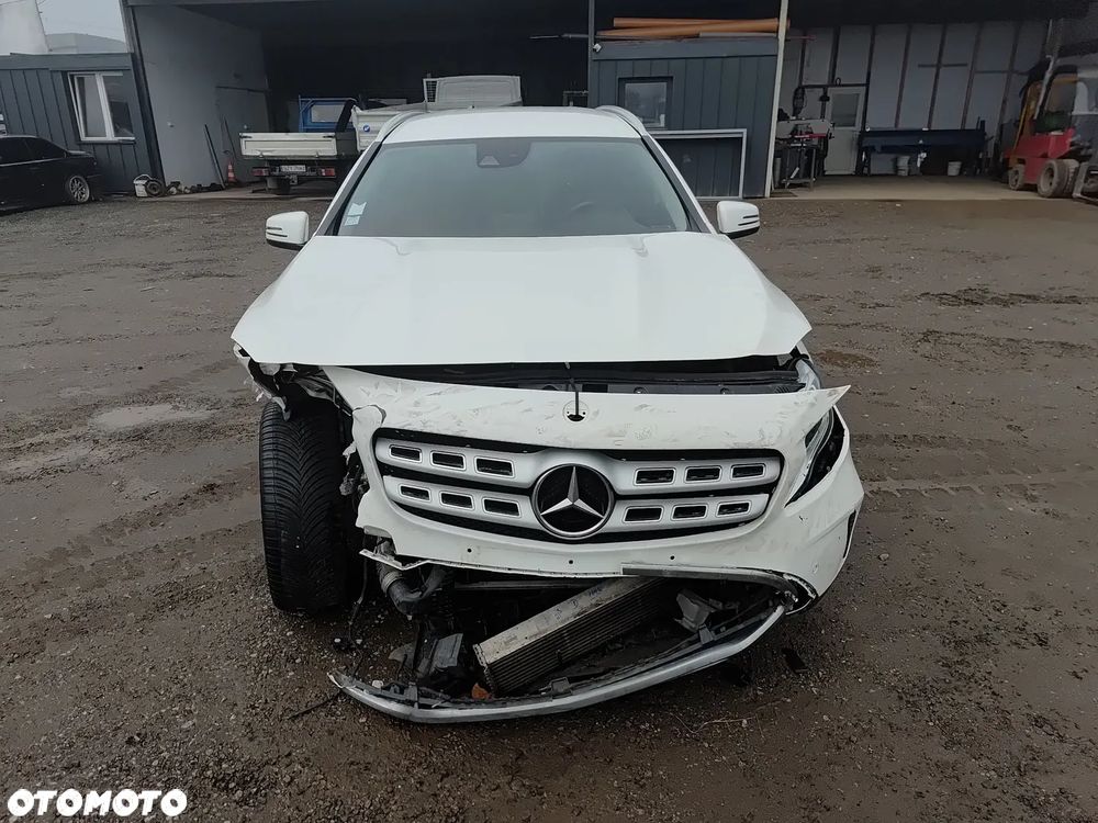Mercedes-Benz GLA - 3