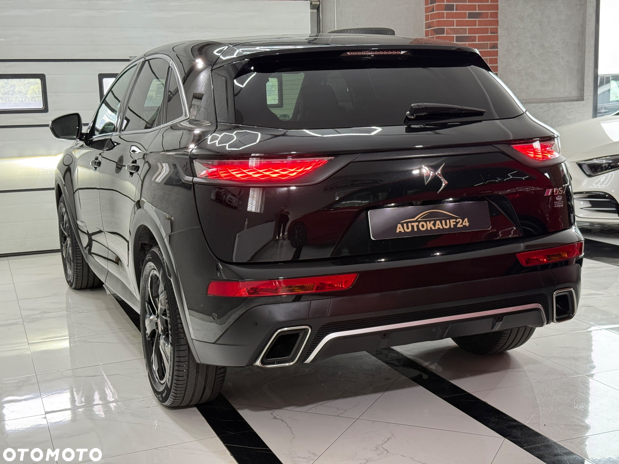 DS Automobiles DS 7 Crossback 2.0 BlueHDi Performance Line + - 8