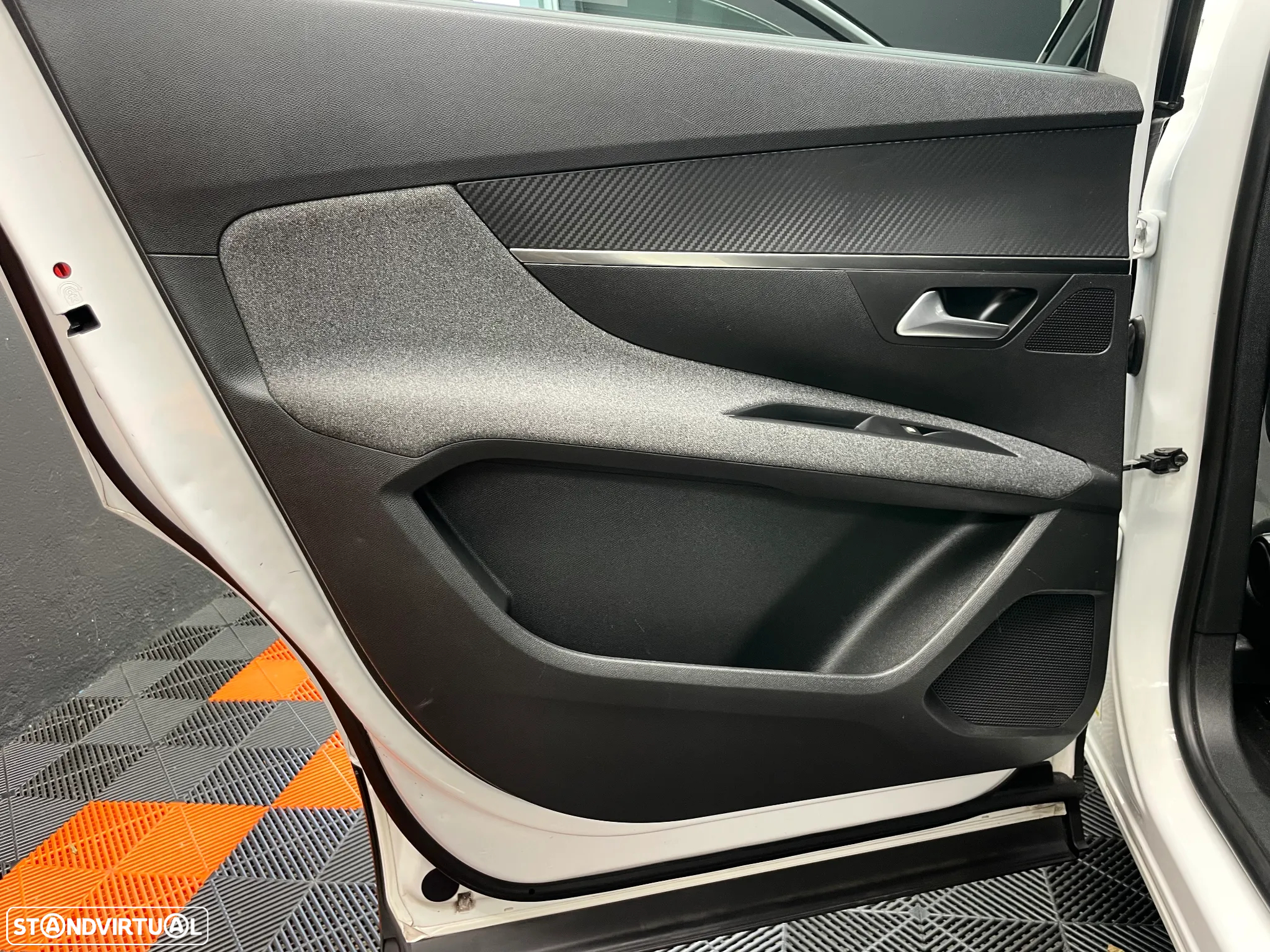 Peugeot 5008 1.6 BlueHDi Style EAT6 - 11