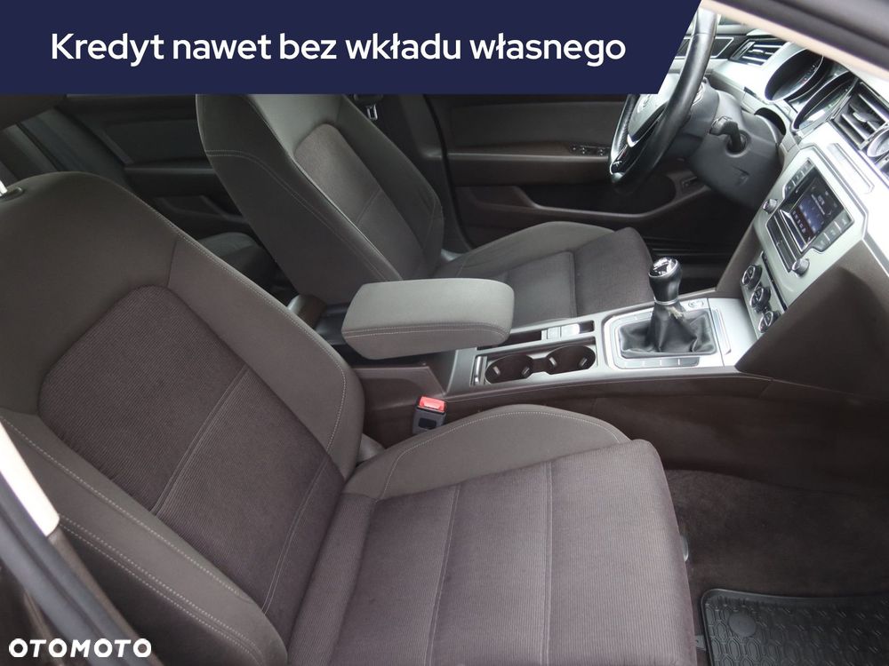 Volkswagen Passat - 11