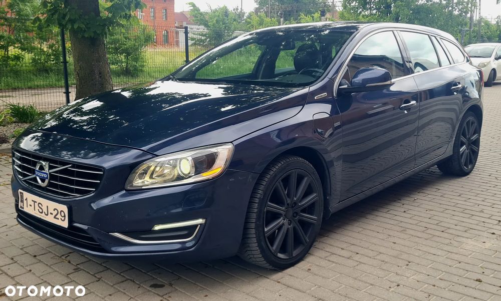 Volvo V60 D6 AWD Plug-in Hybrid Summum - 2