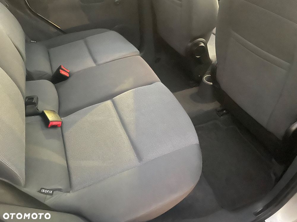 Mitsubishi Colt - 16