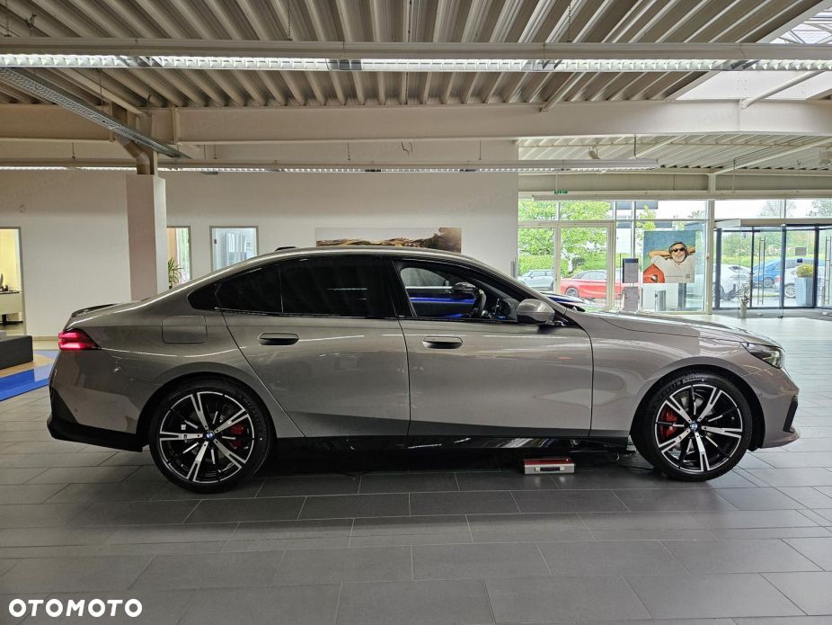 BMW Seria 5 520d xDrive mHEV M Sport - 3