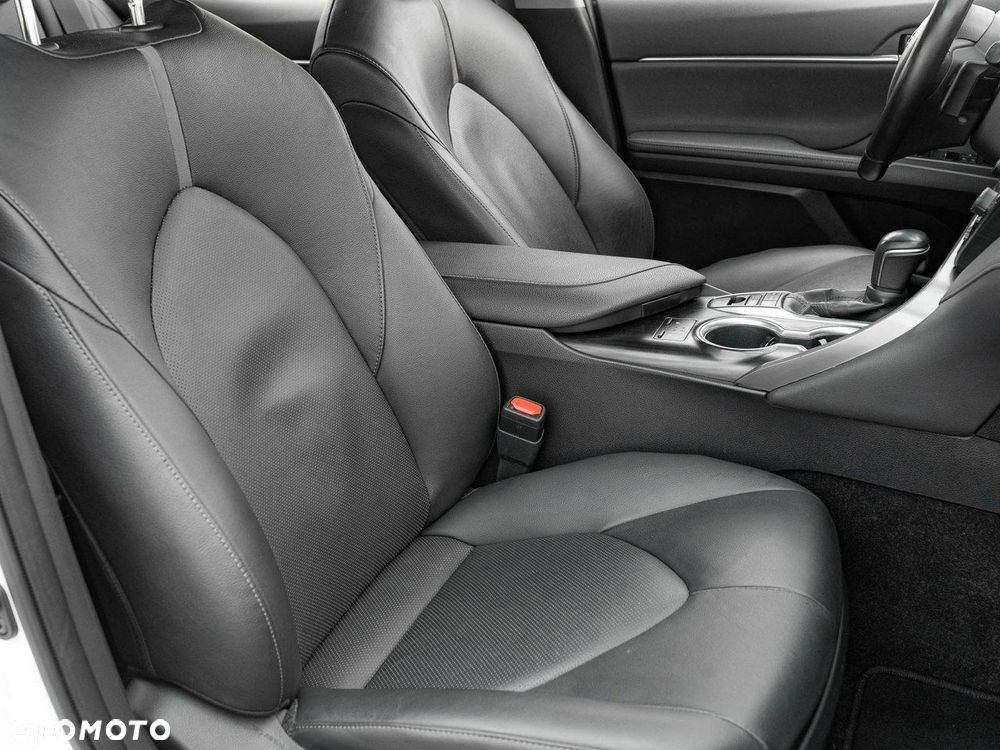 Toyota Camry - 30