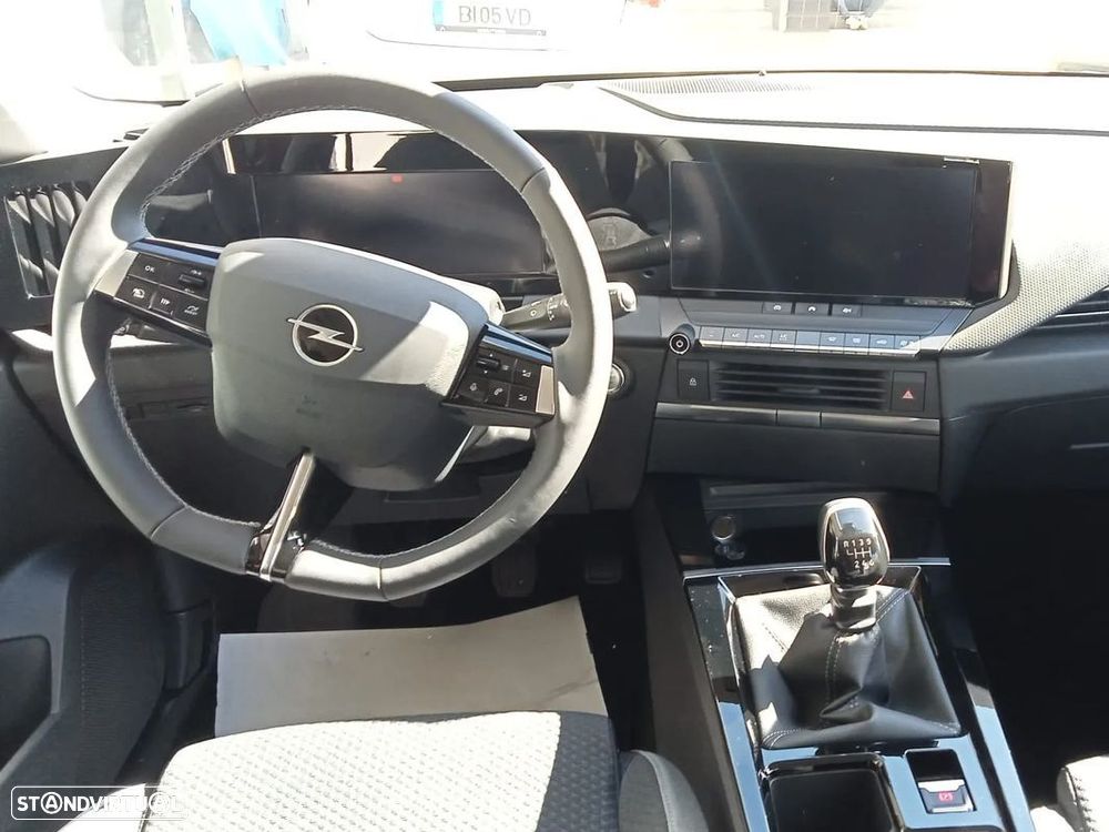 Opel Astra Sports Tourer 1.2 T Edition - 6