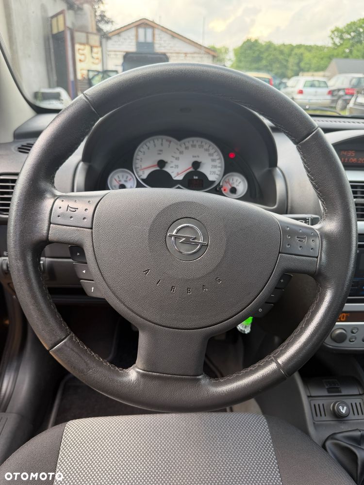 Opel Corsa 1.2 16V - 12