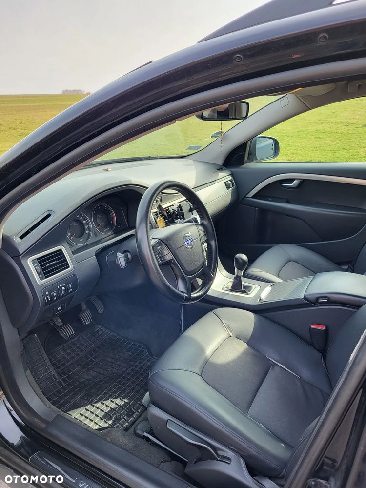 Volvo V70 2.4D Momentum - 9