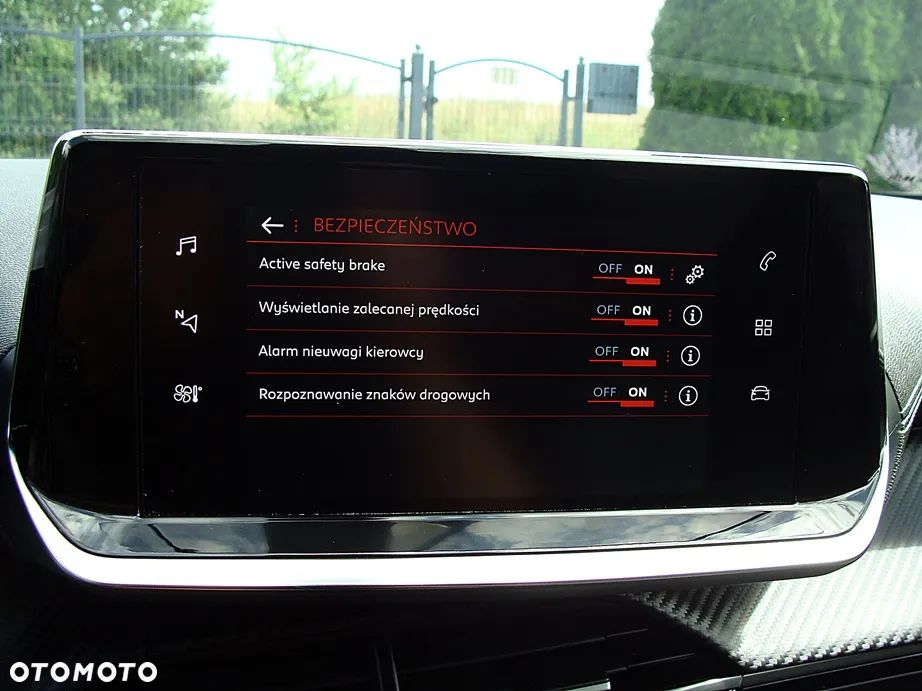Peugeot 2008 PureTech 130 EAT8 GT - 25
