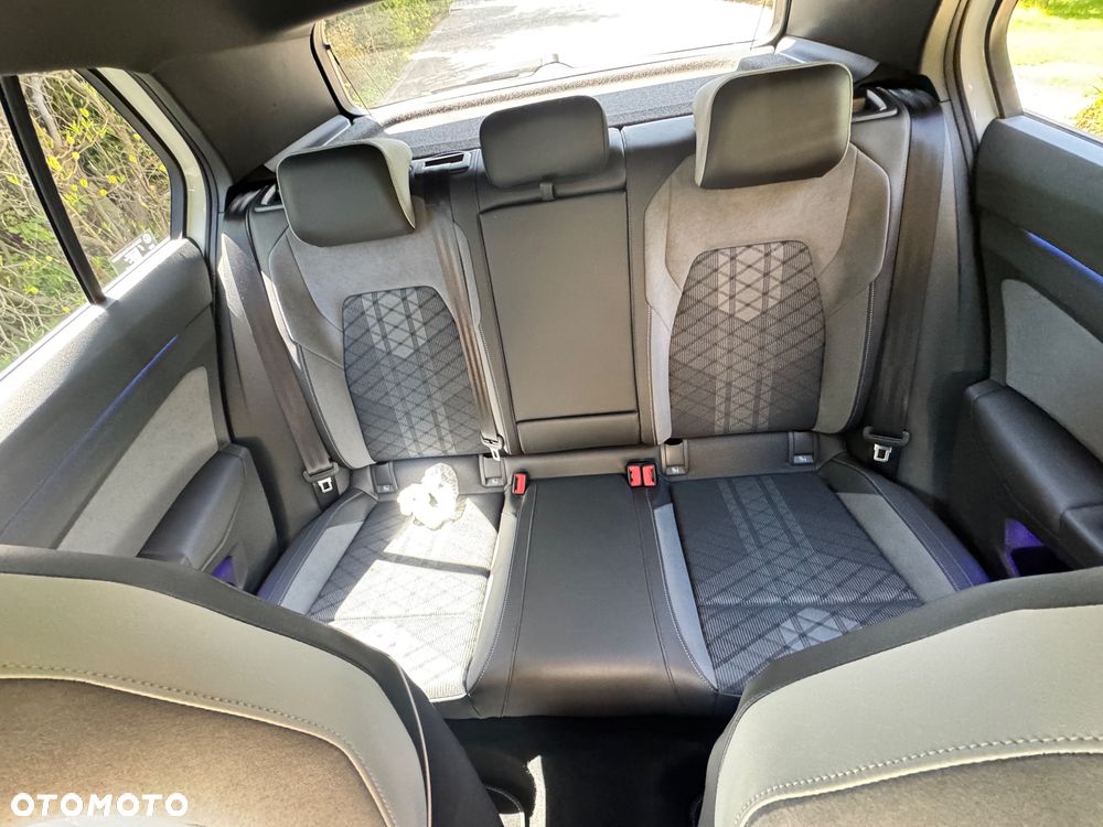 Volkswagen Golf 1.5 eTSI mHEV R-Line Plus DSG - 18