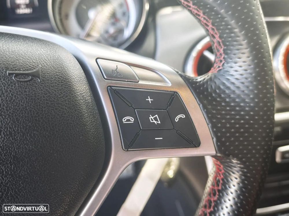 Mercedes-Benz CLA 200 - 43