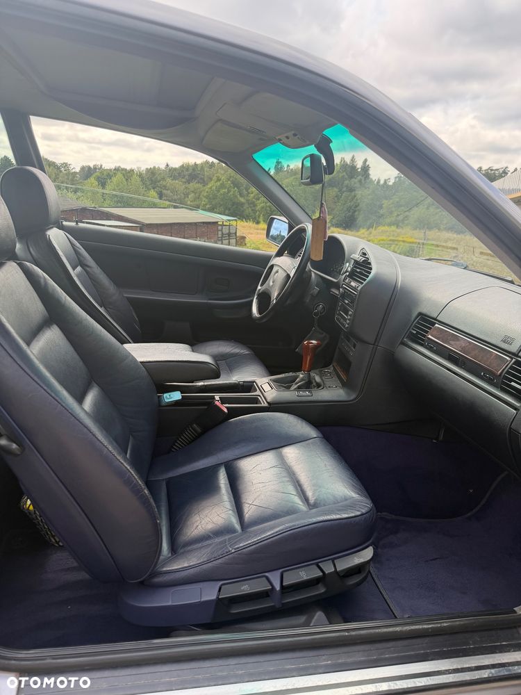 BMW Seria 3 323i - 33