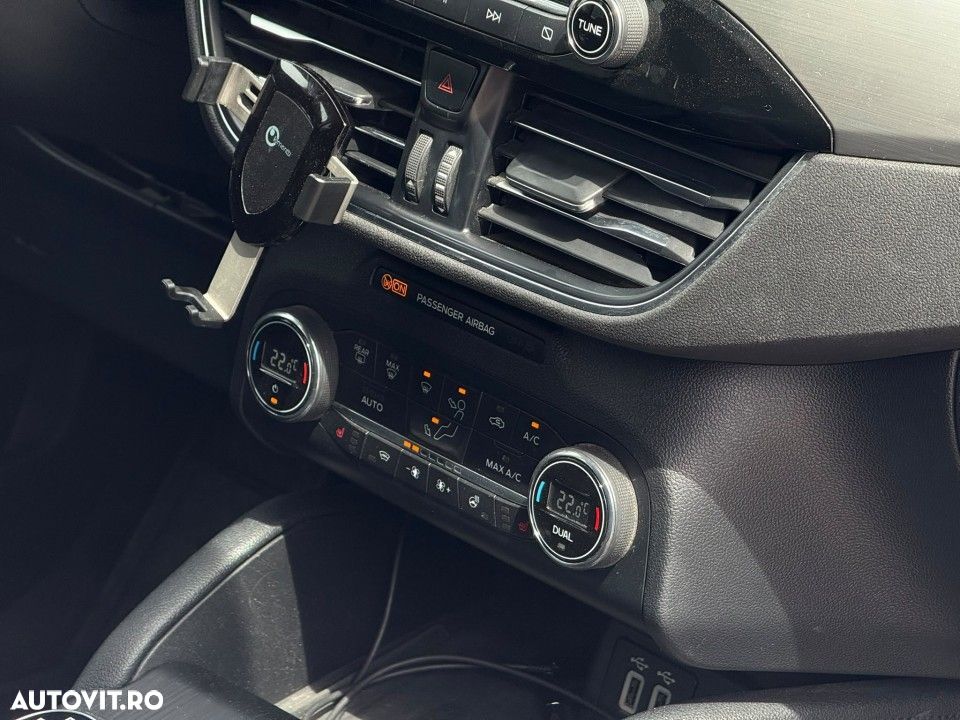 Ford Kuga - 12