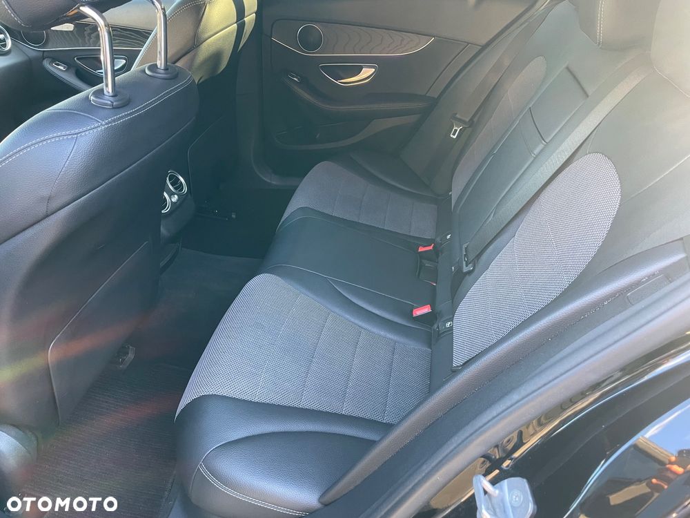 Mercedes-Benz Klasa C 300 9G-TRONIC - 12