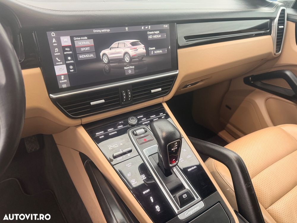 Porsche Cayenne - 26