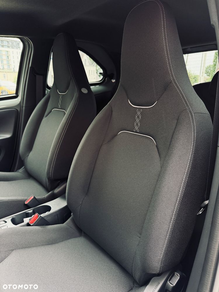 Toyota Aygo X Hybrid 1.5 Style e-CVT - 11