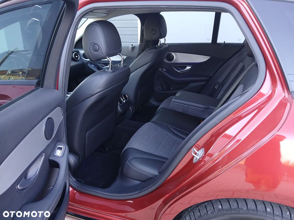 Mercedes-Benz Klasa C 220 d 4MATIC 9G-TRONIC - 24