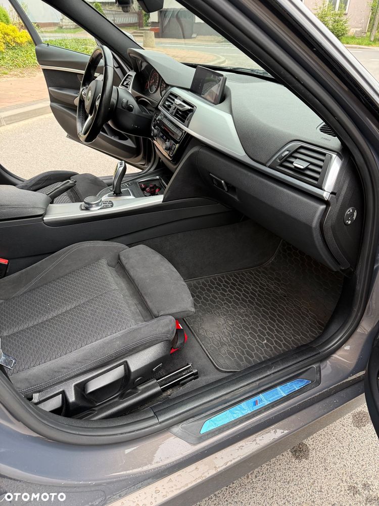 BMW Seria 3 320i xDrive M Sport - 12