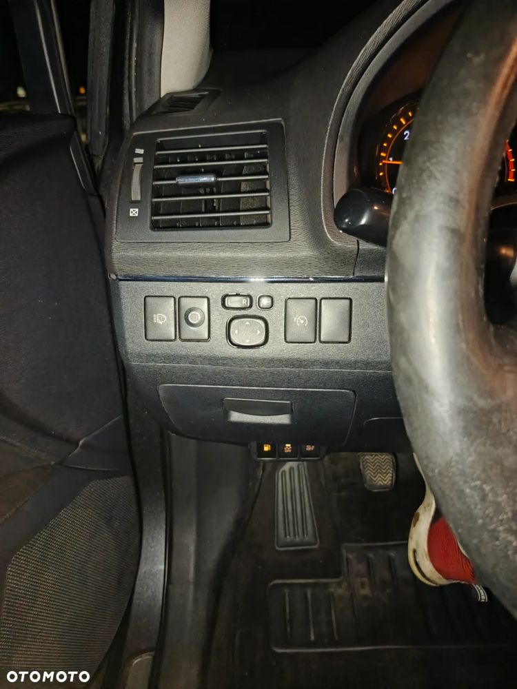 Toyota Avensis 2.0 D-4D Premium - 20