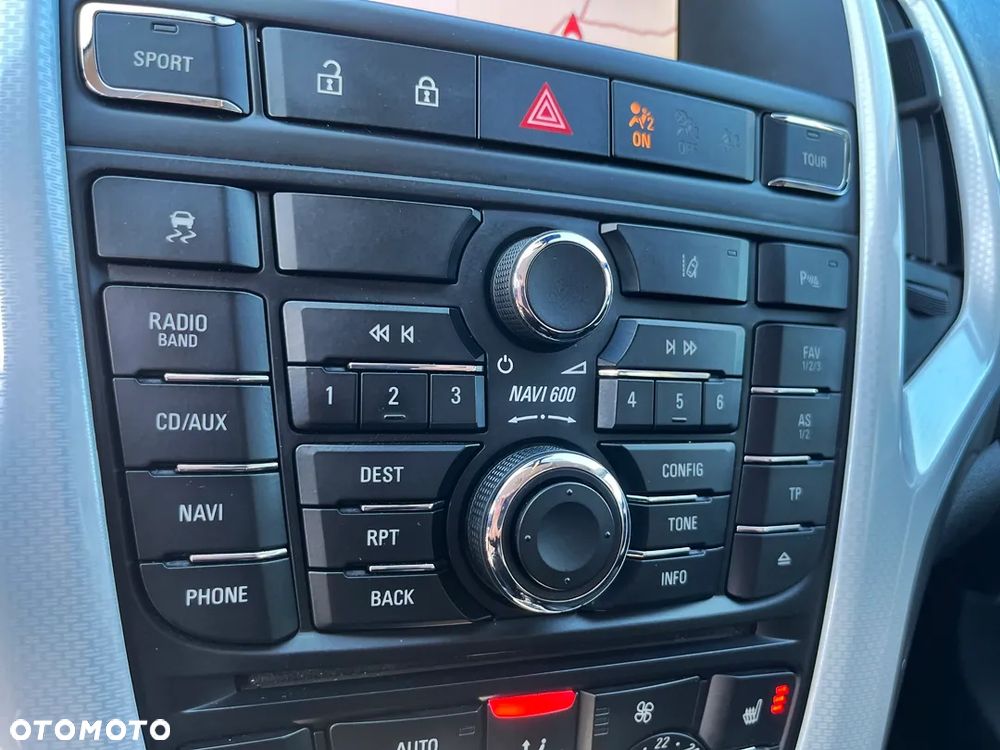 Opel Astra 1.6 Turbo Innovation - 28