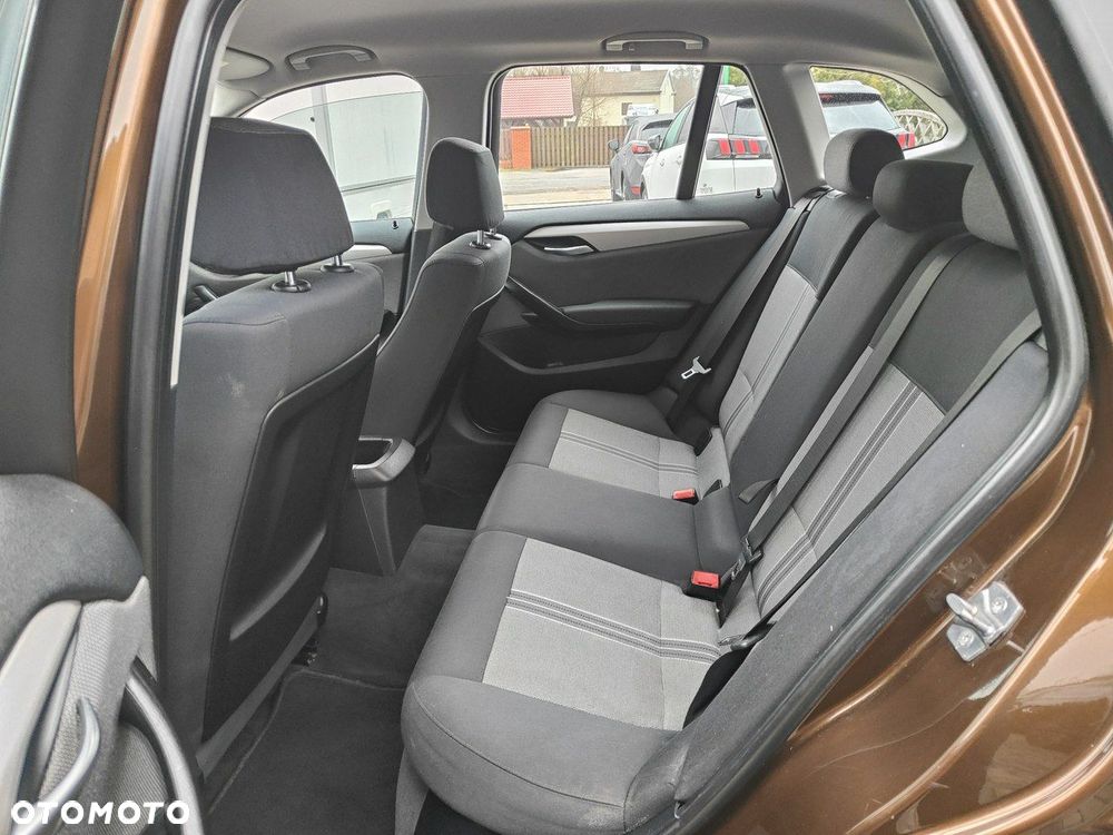 BMW X1 sDrive18d xLine - 27