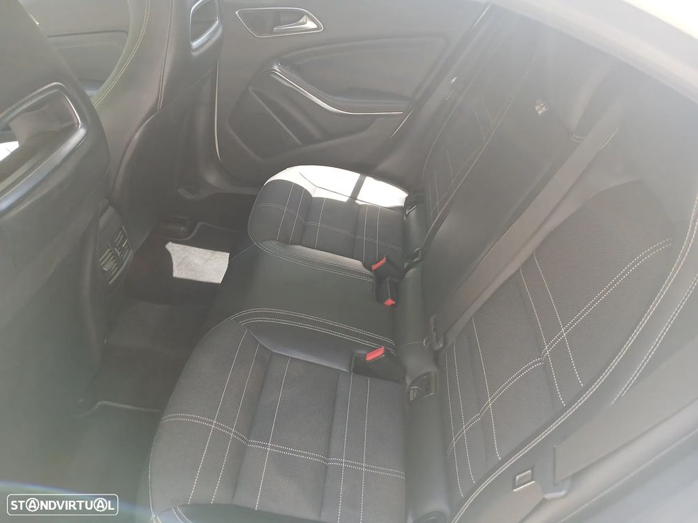 Mercedes-Benz A 180 CDI (BlueEFFICIENCY) 7G-DCT AMG Sport - 11