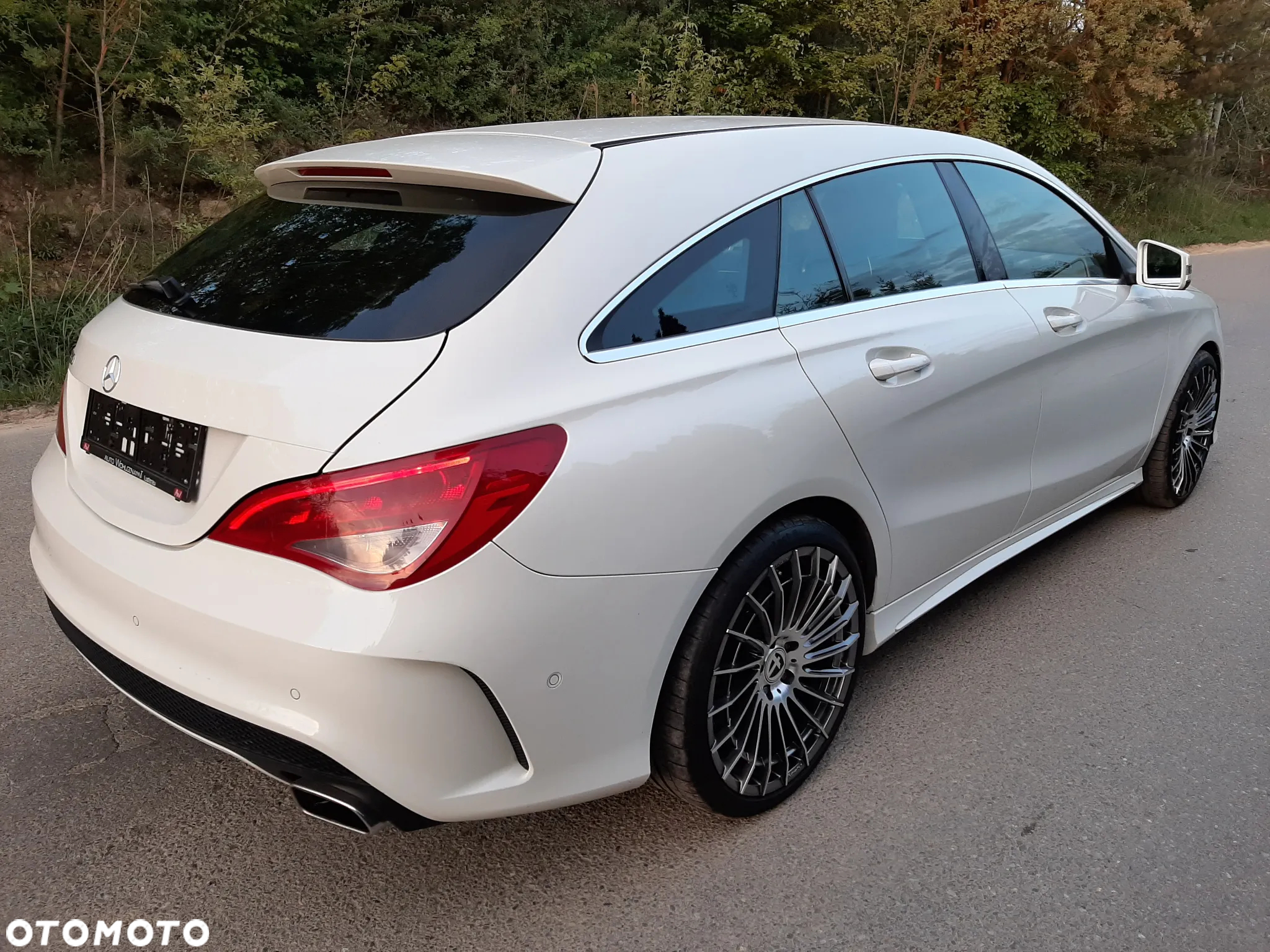 Mercedes-Benz CLA Shooting Brake 180 AMG Line - 4